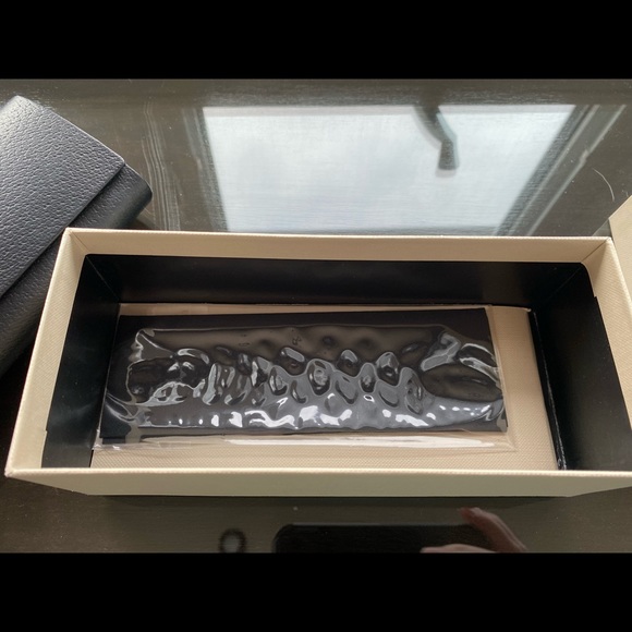 BURBERRY Authentic Aviator Sun Glasses - Picture 9 of 11